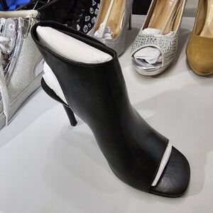 Vince Comuto Black Peep-Toe Ankle Boots